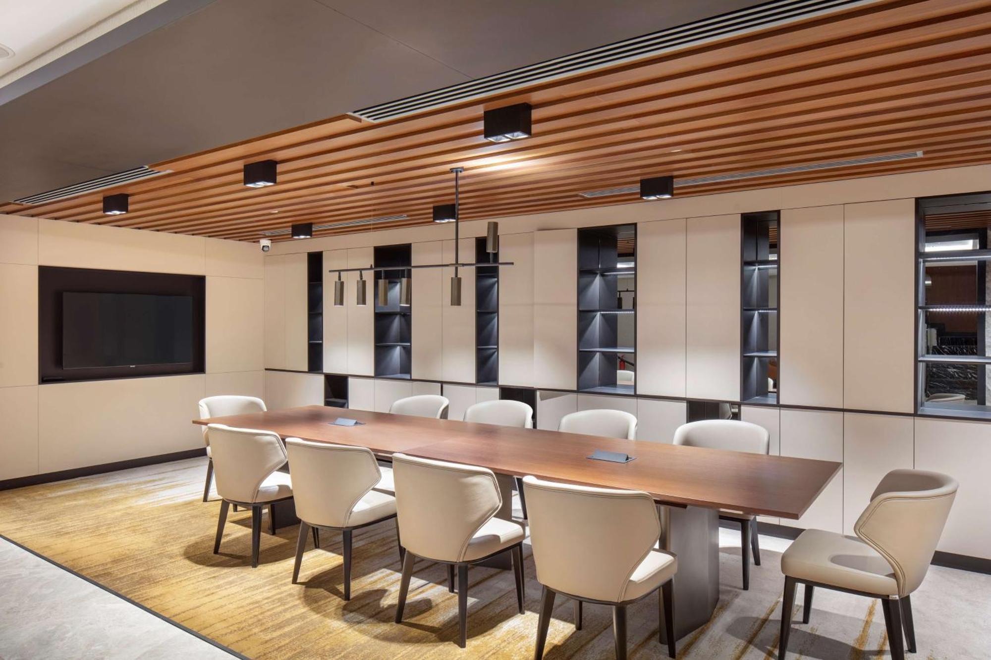 Отель Doubletree By Hilton 5*