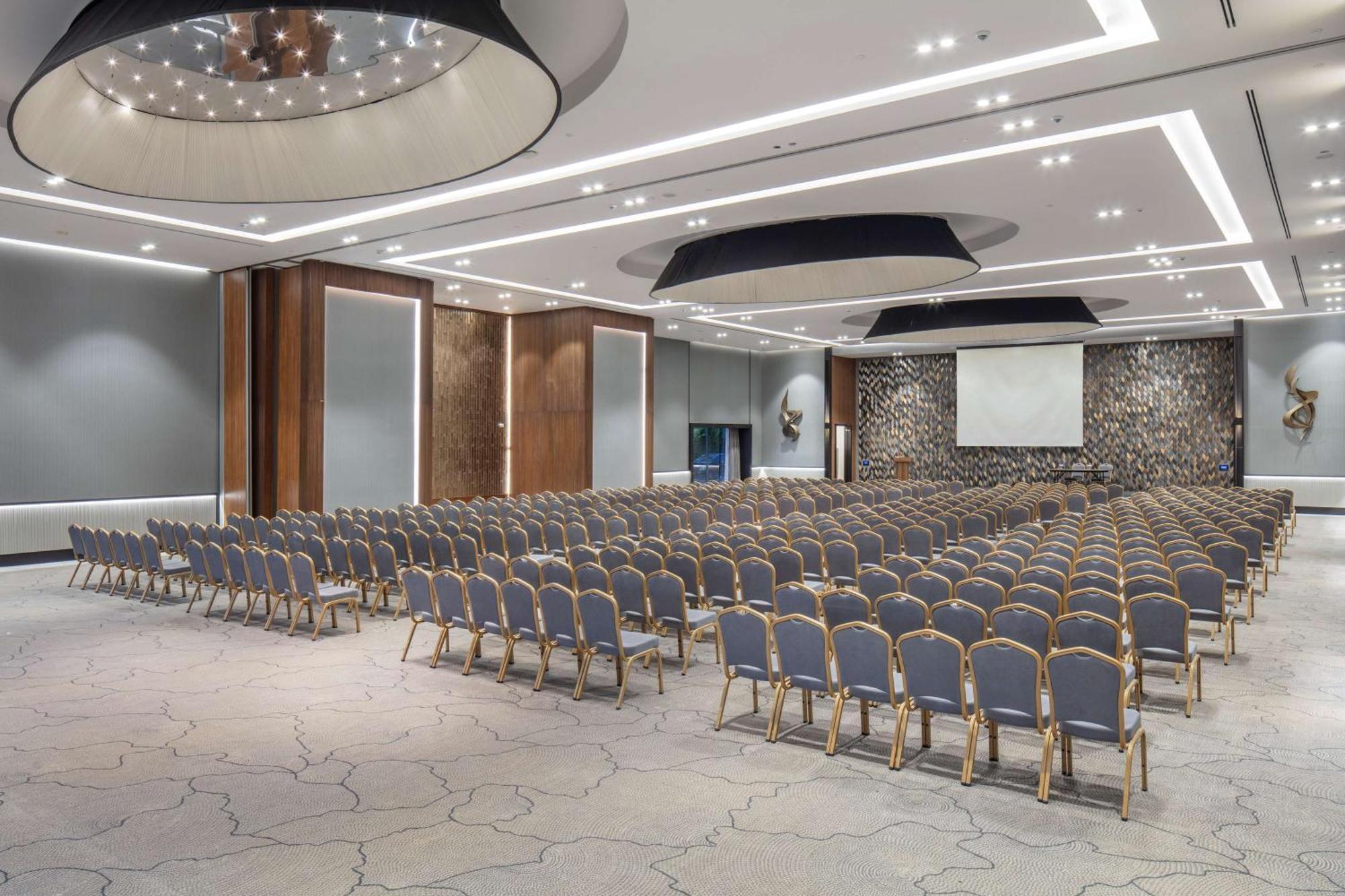 Отель Doubletree By Hilton